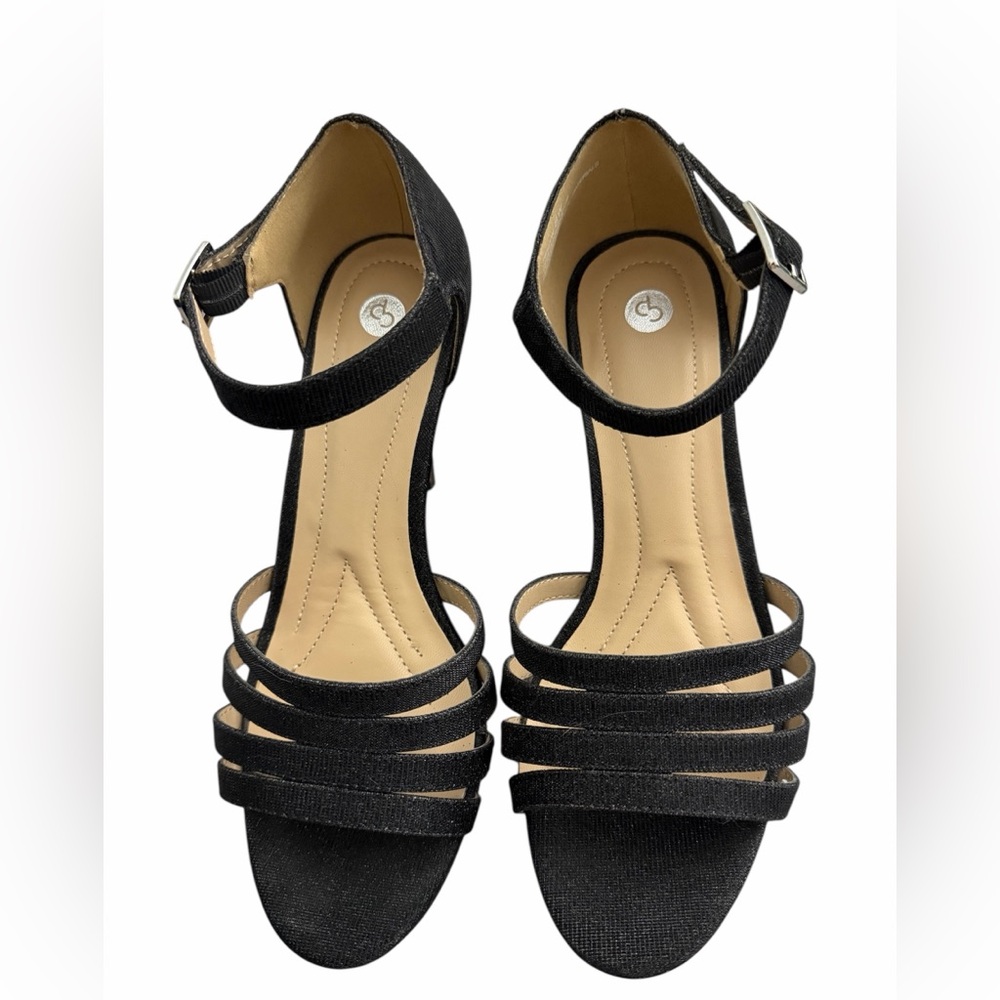 CP Traci Black Strappy Sandals W/ An Ankle Strap Closure and A Med Heel. Size 8W